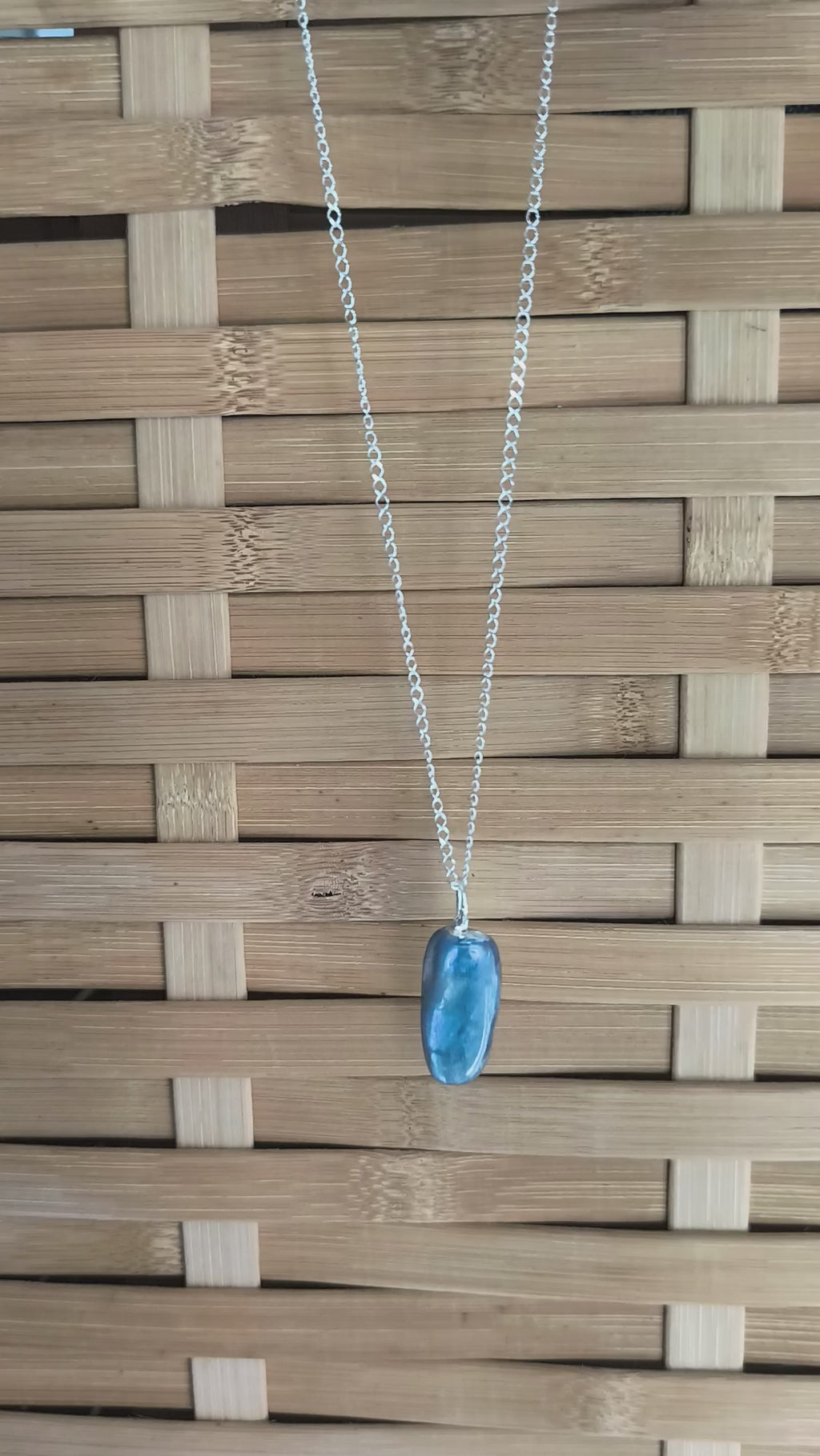 Pendentif Pierre Roulée en Cyanite