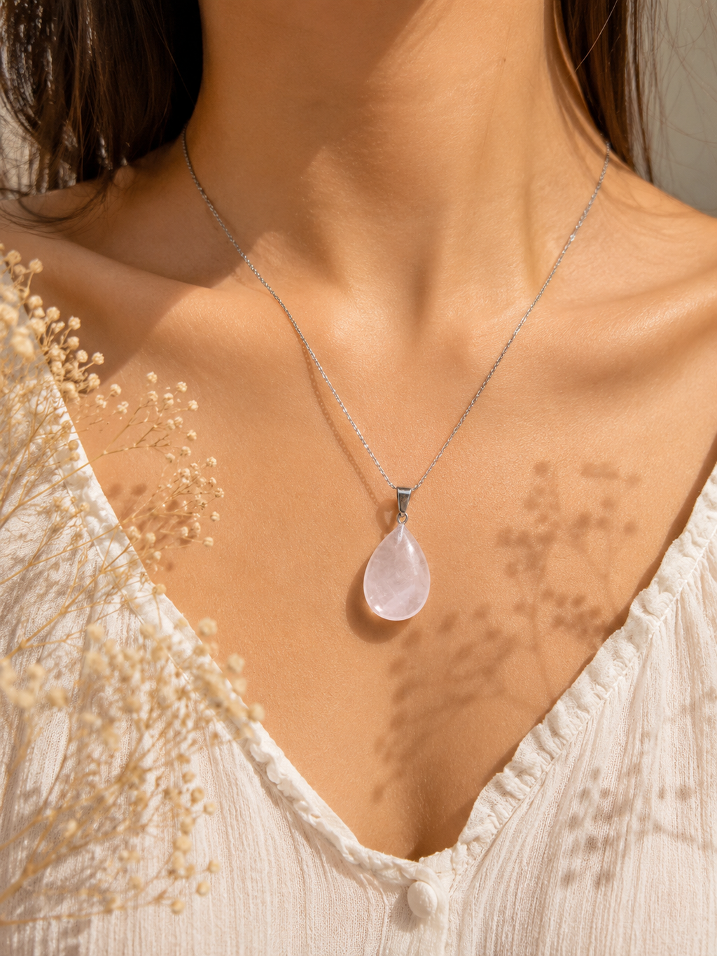 Pendentif Goutte en Quartz Rose – Douceur & Élégance Naturelle