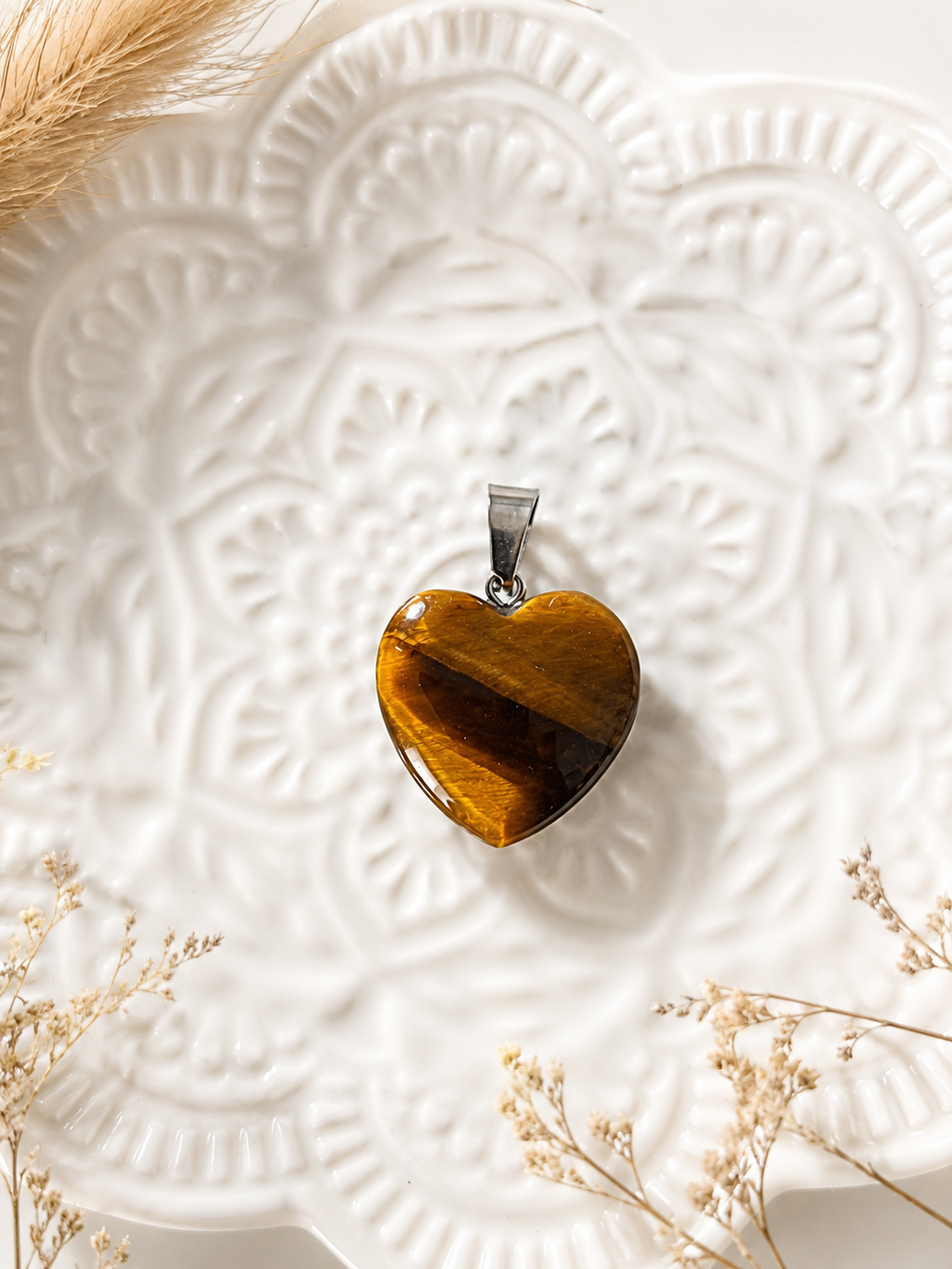 Pendentif Cœur Œil de Tigre – Élégance & Protection