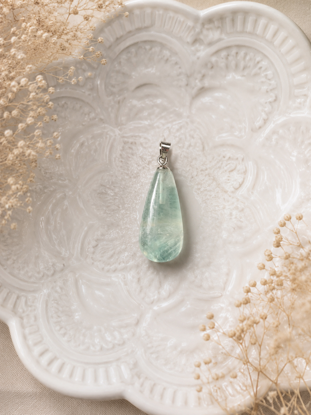 Pendentif Goutte en Fluorine – Douceur & Harmonie