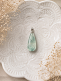 Pendentif Goutte en Fluorine – Douceur & Harmonie