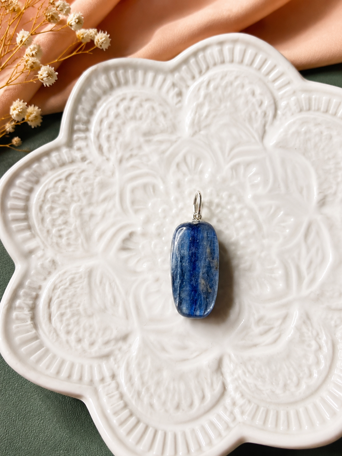 Pendentif Pierre Roulée en Cyanite