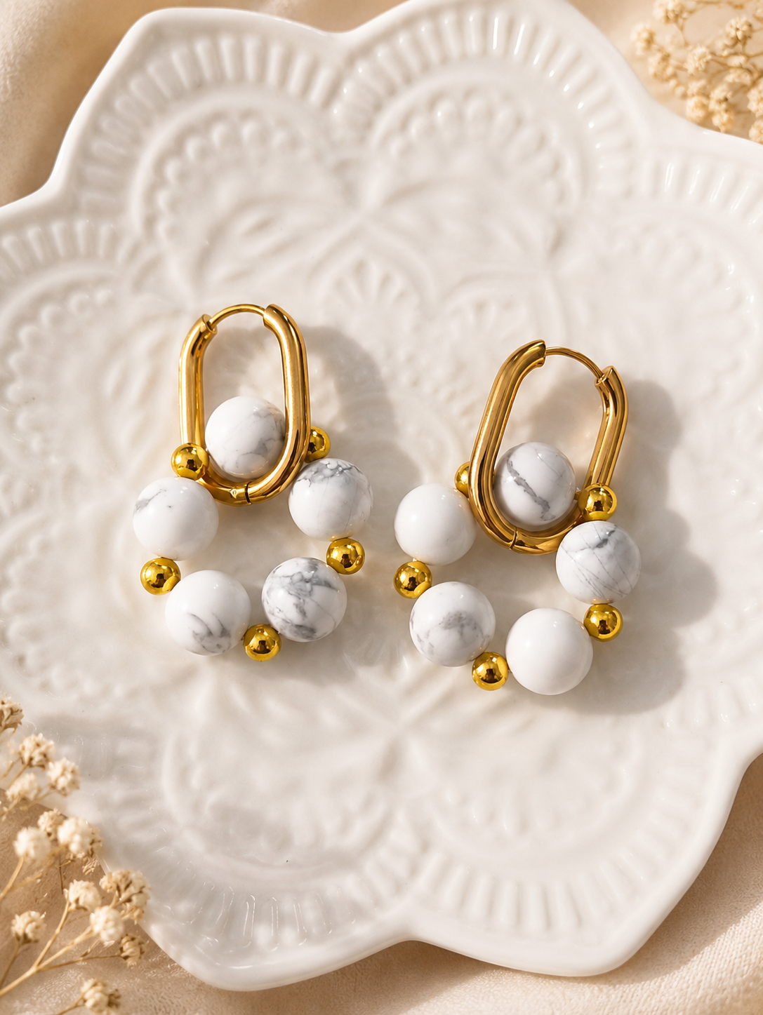 Boucles d’oreilles créole Howlite – Pierre naturelle ✨
