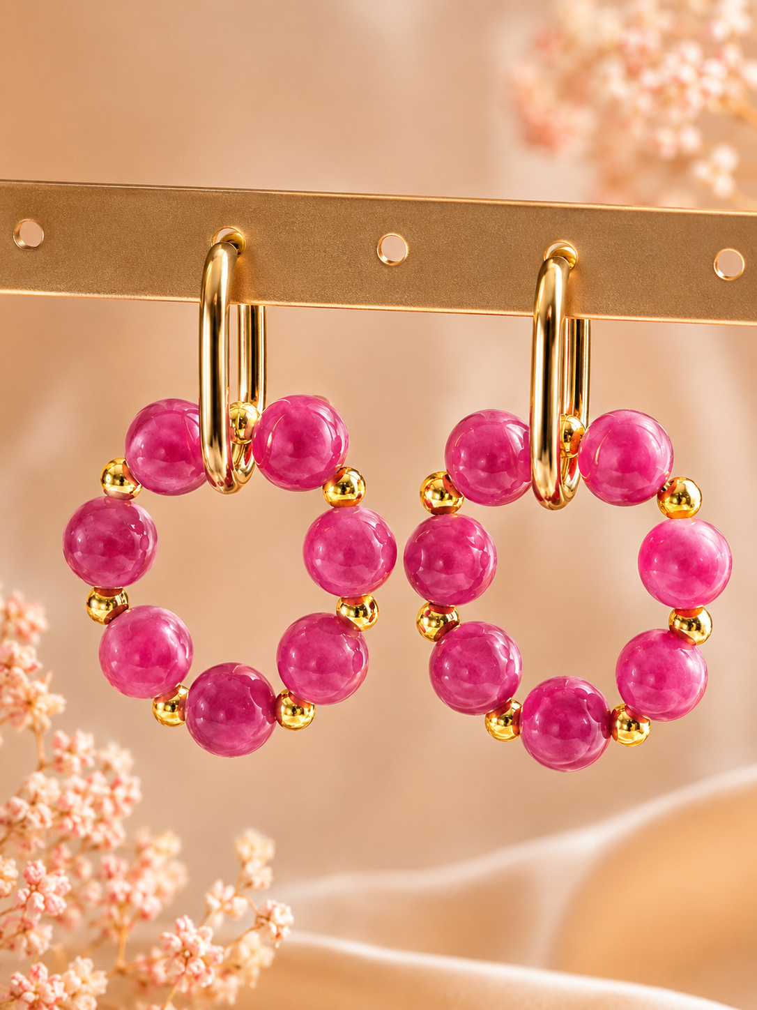Boucles d’oreilles créoles Quartz Fraise – Création artisanale ✨