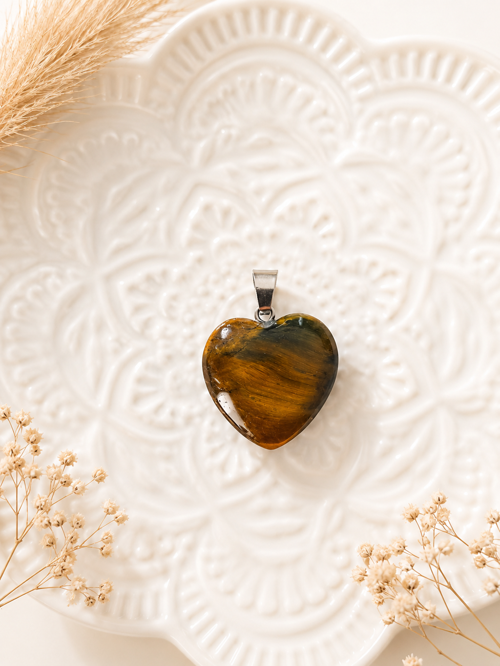 Pendentif Cœur Œil de Tigre – Élégance & Protection