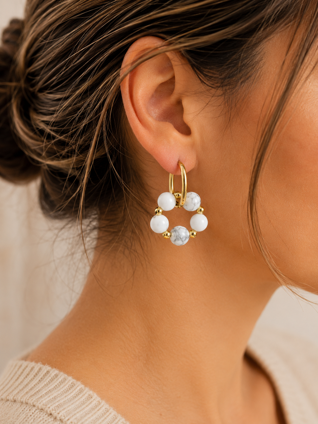 Boucles d’oreilles créole Howlite – Pierre naturelle ✨