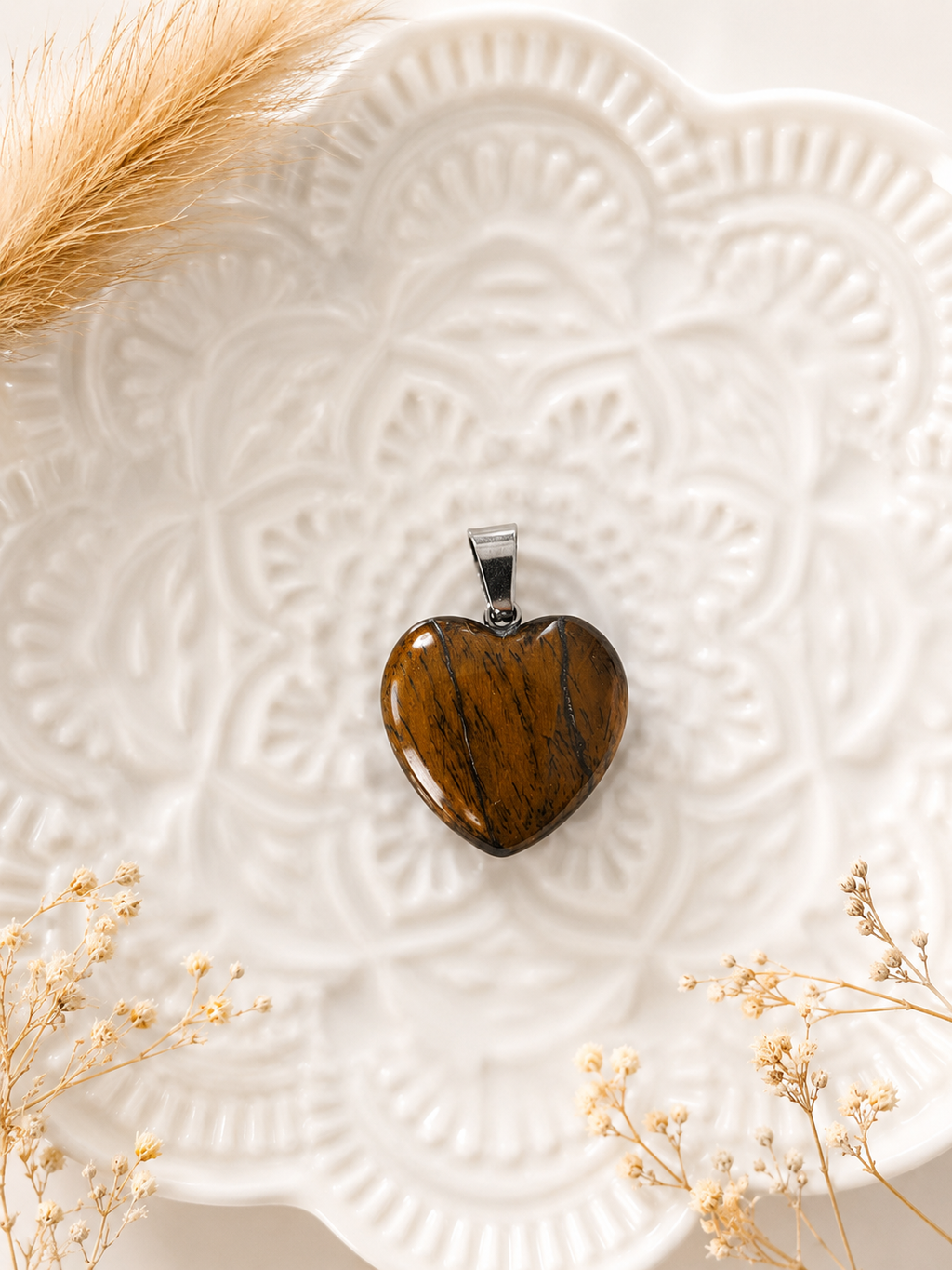 Pendentif Cœur Œil de Tigre – Élégance & Protection