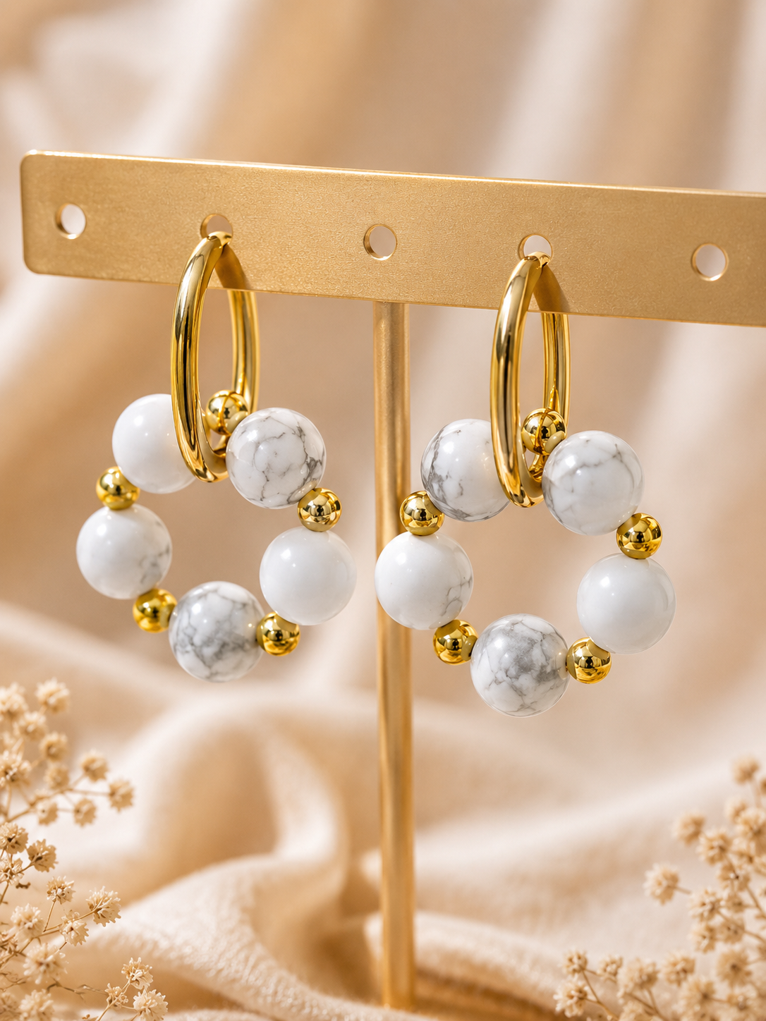 Boucles d’oreilles créole Howlite – Pierre naturelle ✨