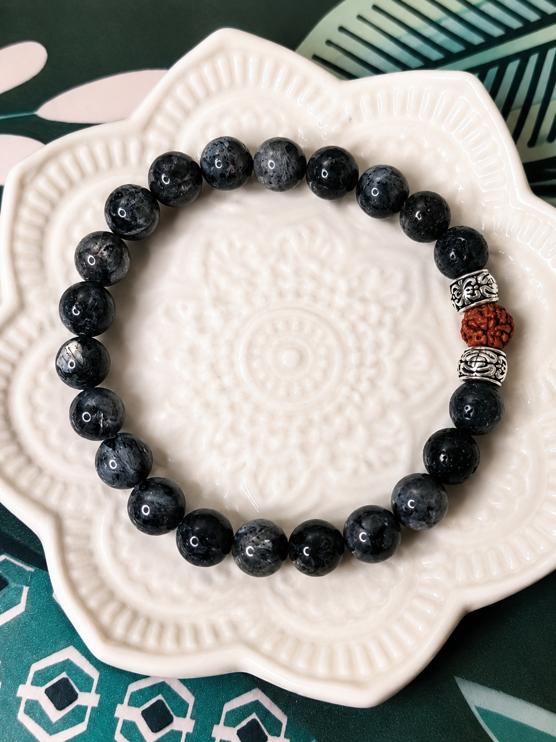 Bracelet artisanal fait main en Pierre de Lave, Labradorite & Rudraksha