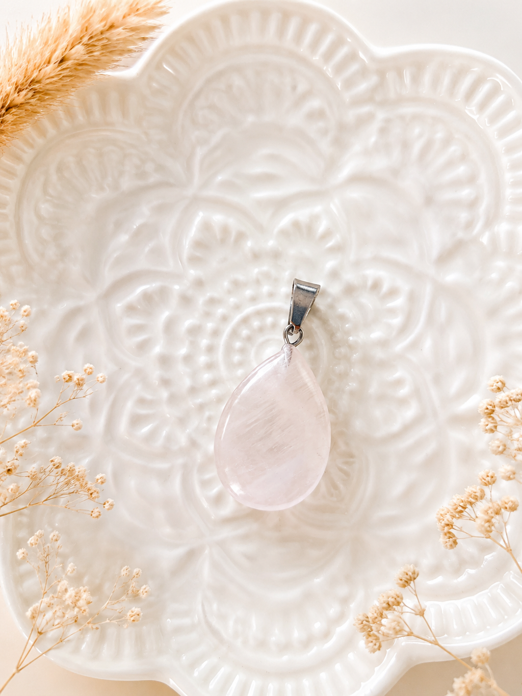 Pendentif Goutte en Quartz Rose – Douceur & Élégance Naturelle