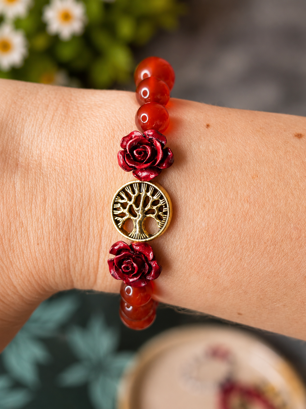 Bracelet Femme en Cornaline Rouge, Roses en Résine & Arbre de Vie – Création Artisanale