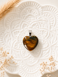 Pendentif Cœur Œil de Tigre – Élégance & Protection